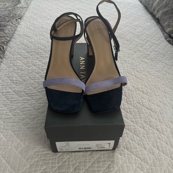 Ann Taylor NWT MISSY SUEDE BLOCK HEEL SANDAL SIZE 11 - Picture 5 of 6